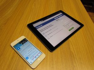 Facebook and Twitter Apps on Devices